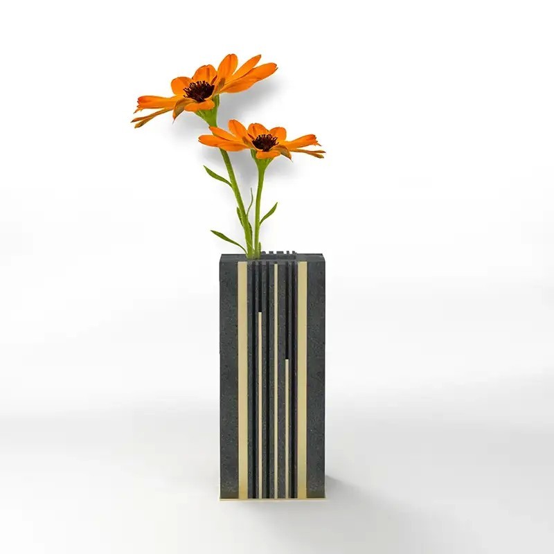 vaso in pietra lavica e ottone